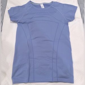 Ivivva top in periwinkle size 12